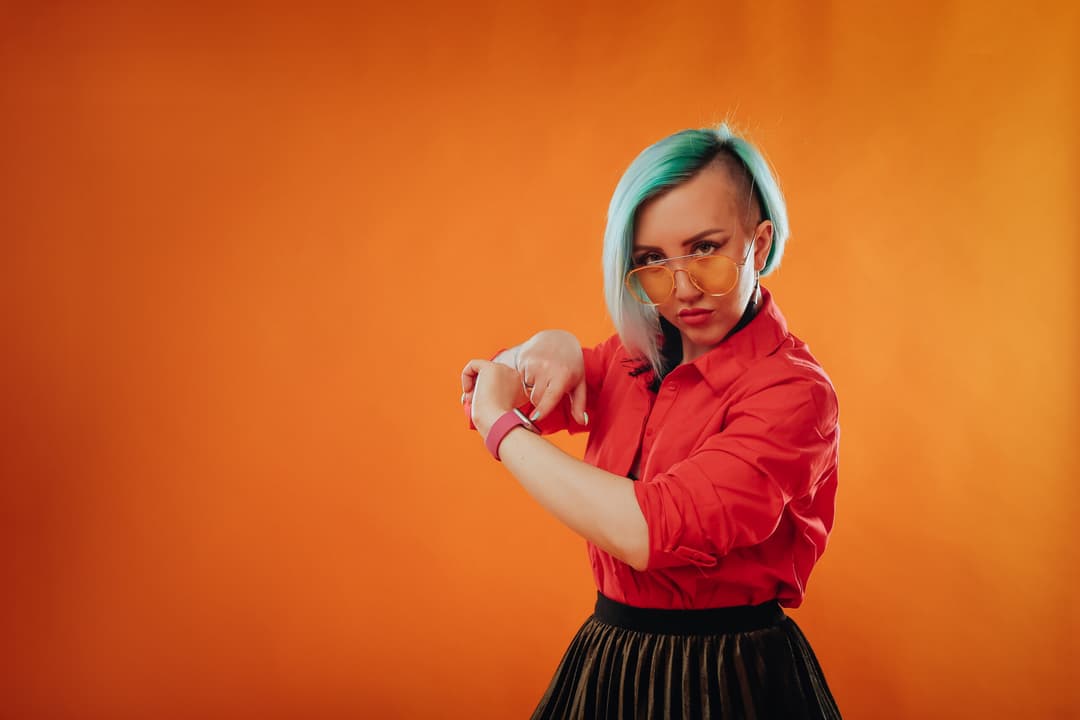 A,Young,Girl,With,Green,Hair,Points,To,A,Hand
