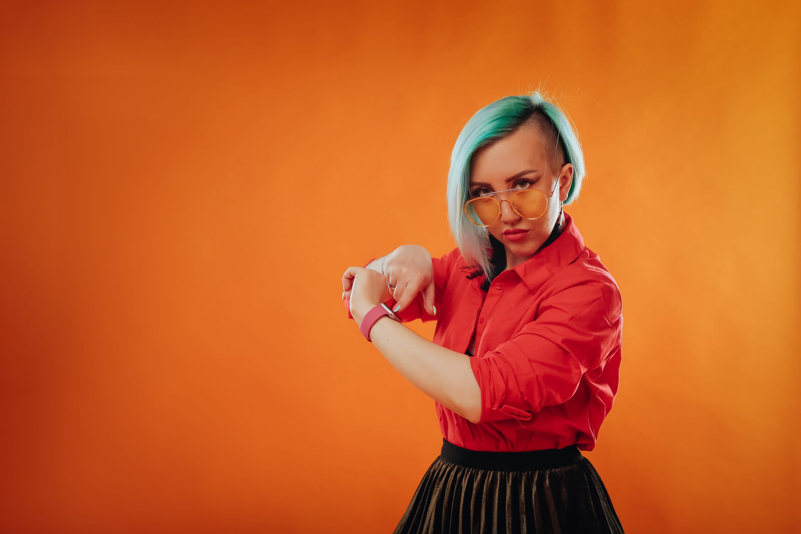 A,Young,Girl,With,Green,Hair,Points,To,A,Hand